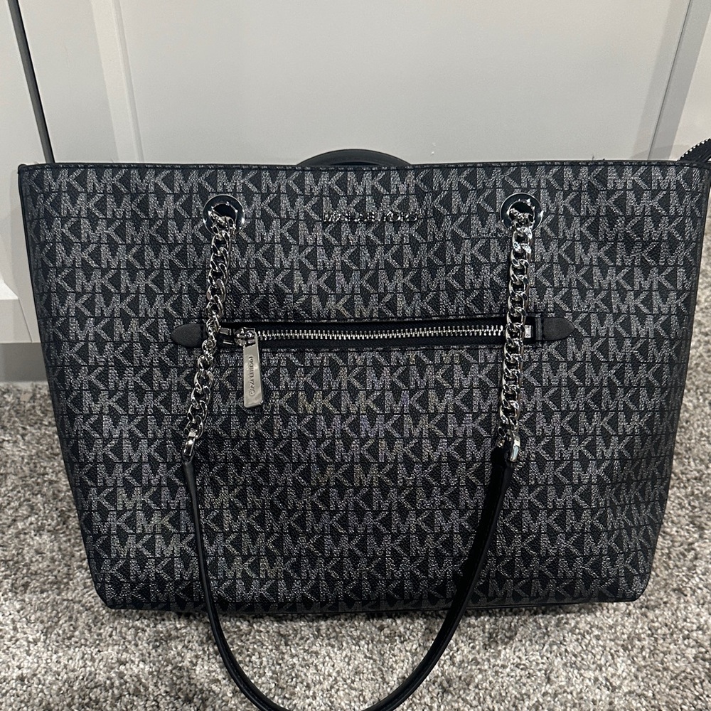 Michael Kors Jet set chain tote